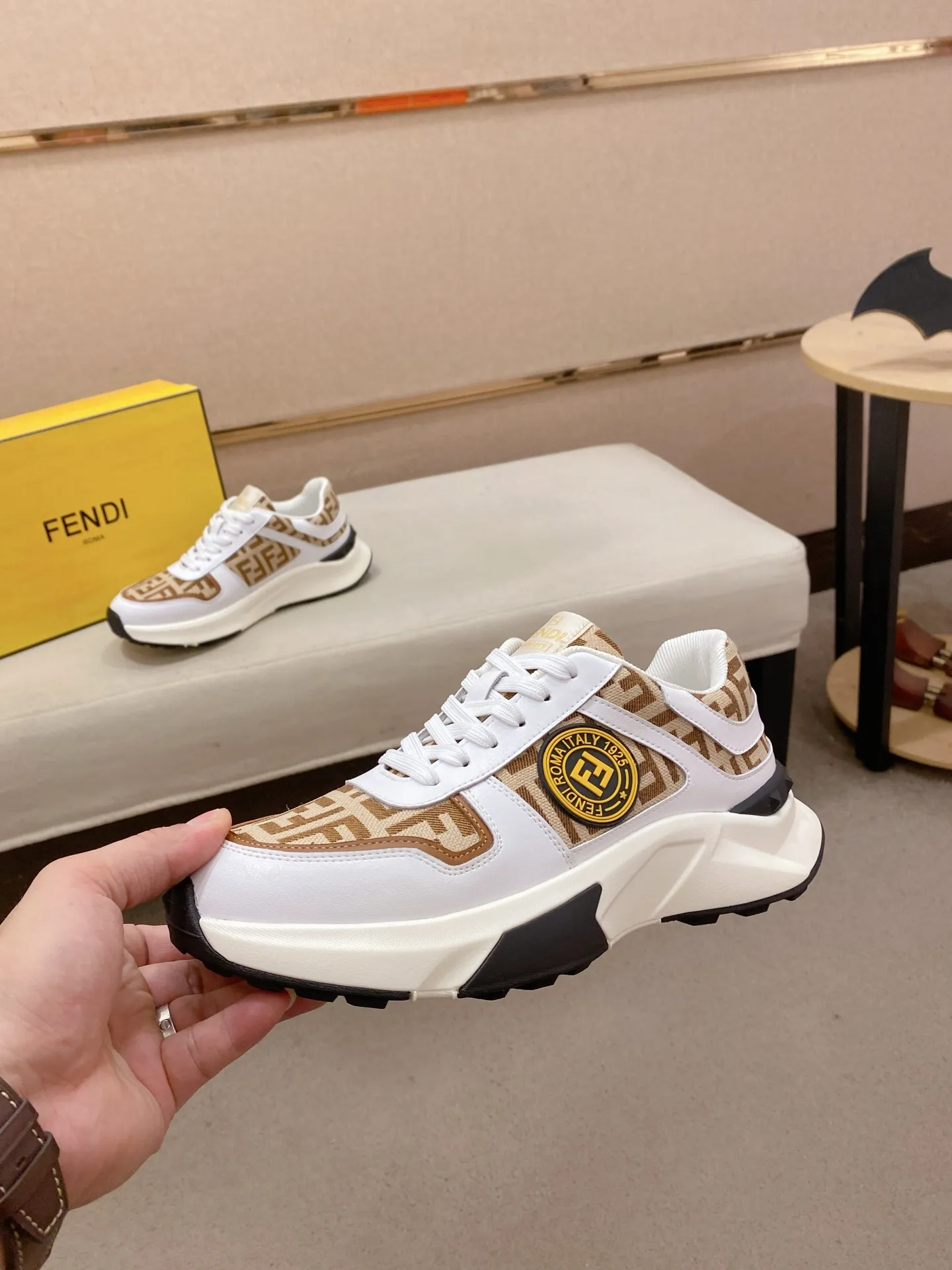 Men's shoes 💰 462💰 (fendi) New style 👊🏻 upper 🇮🇹 imported cowhide fabric 🇩🇪 lining imported sheepskin lining. The original outsole is molded to highlight the identity of every man, and the upper foot is elegant and stable🚶🏻🚶🏻The high-end custom counters reproduce the original version📯No matter the wind or rain, the shoe last remains unchanged and can withstand the verification of time🔍️,🔵 Size: 38-44